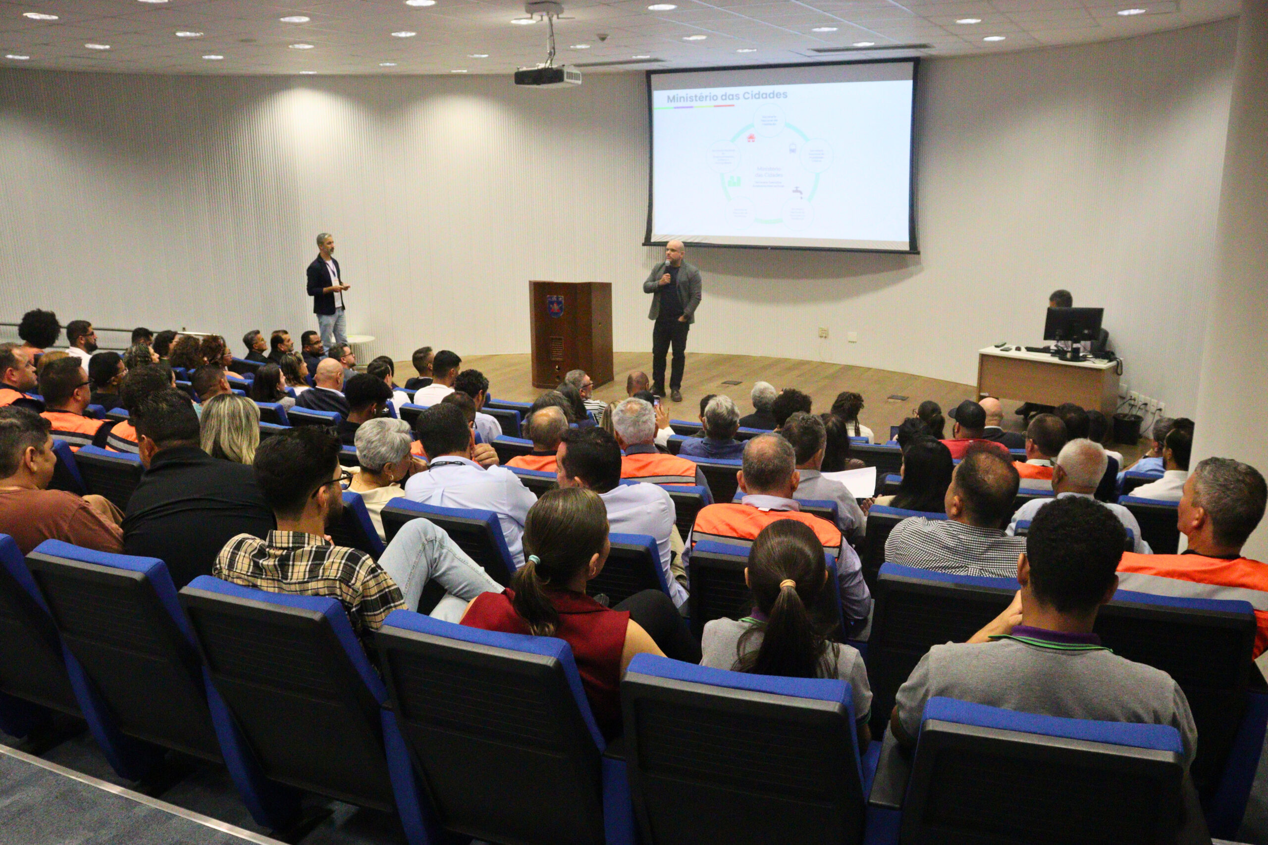 Agência RMBH promove encontro entre o Ministério das Cidades e prefeitos da região sobre adaptação climática