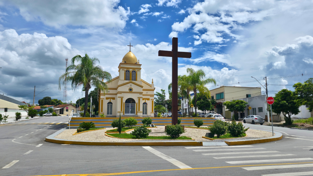 

curiosidade de forna de minas é a cidade do passaro solto
Fortuna de Minas é conhecida como a "cidade do pássaro solto" devido à sua campanha que levou à liberdade dos pássaros. A cidade, que fica a menos de 100 km de Belo Horizonte, é pequena, pacata e bem cuidada.